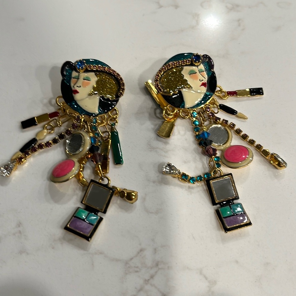 Lunch at the Ritz Glamour Earrings. - Picture 4 of 6